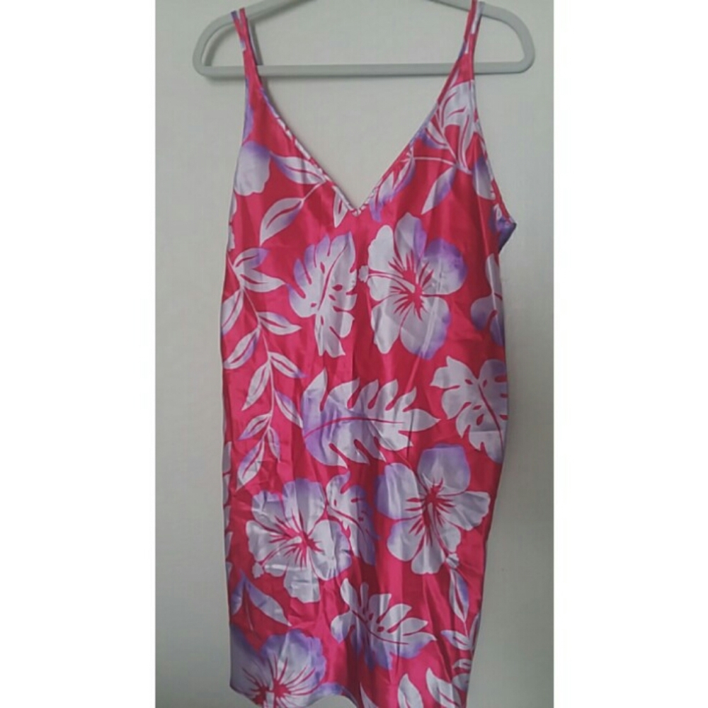 Jaclyn Smith ~ Floral night gown